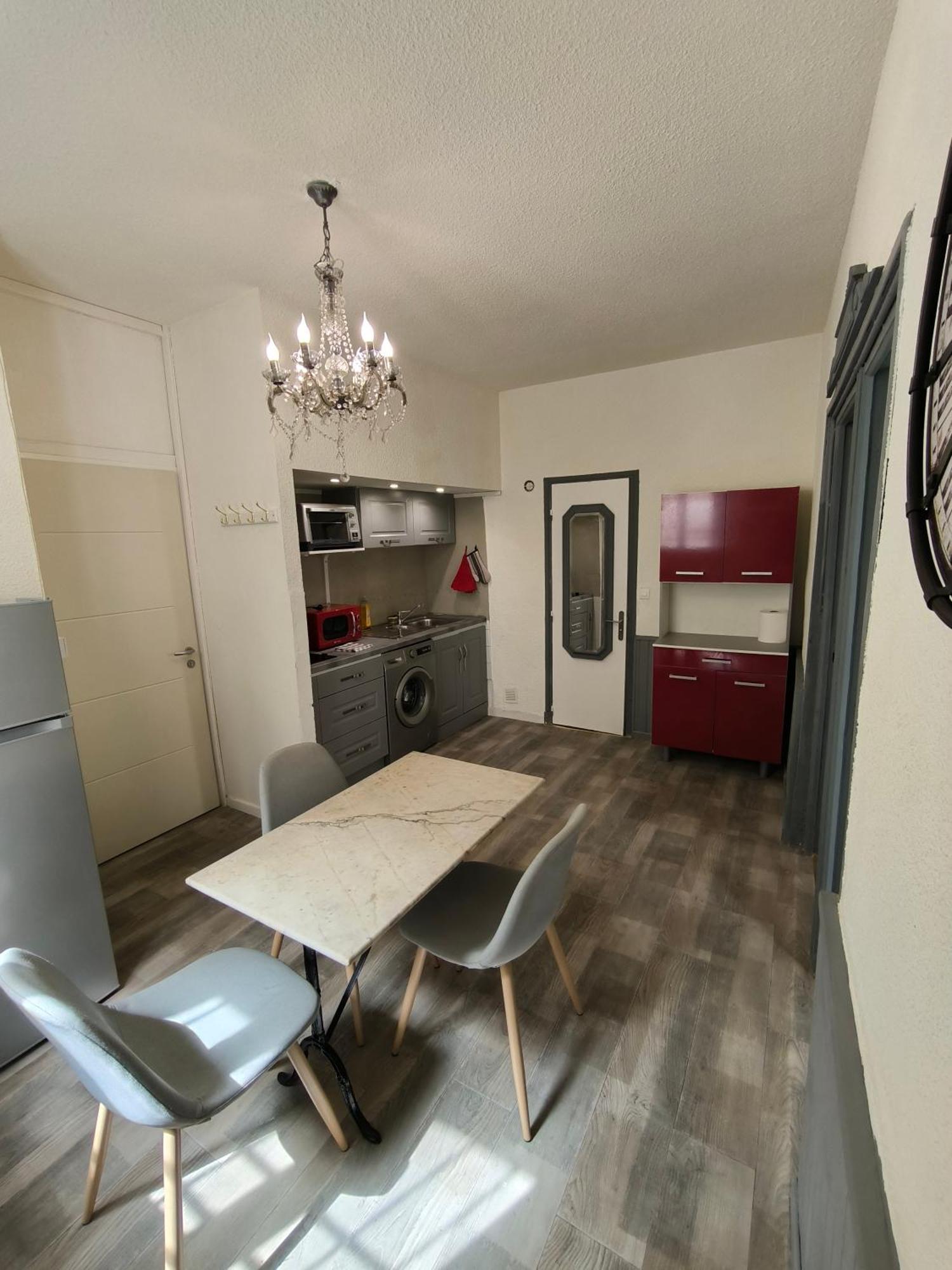 Appartement Chaleureux Dans Le Centre De Beziers Luaran gambar
